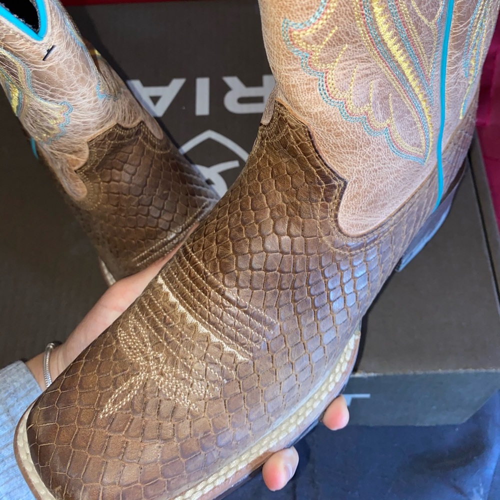 Ariat cowgirl boots